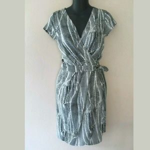 Banana Republic Black‎ & White Full Wrap Thresa